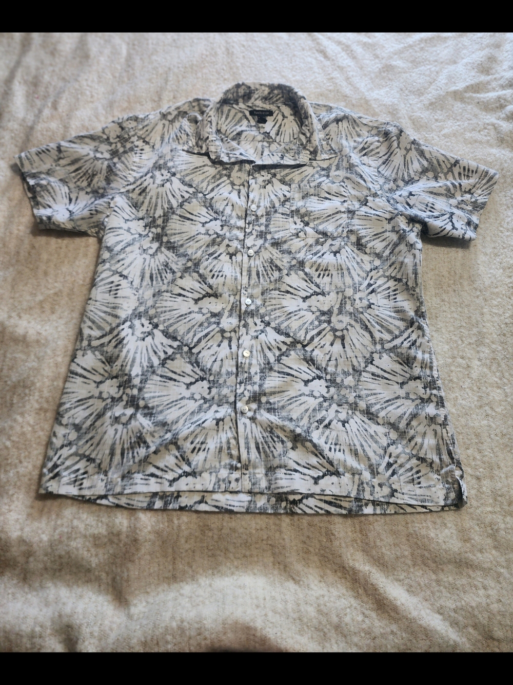 Van Heusen Men's Short Men's Floral Short-Sleeve Button-Up Shirt - White & Black